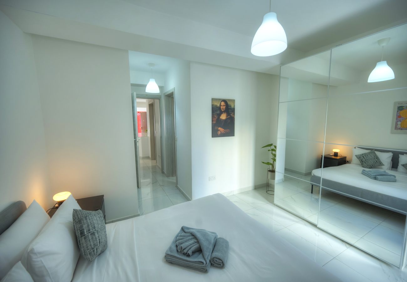 Apartment in Gzira - Seafront 2 bedroom with balcony & jacuzzi GOGZR-6