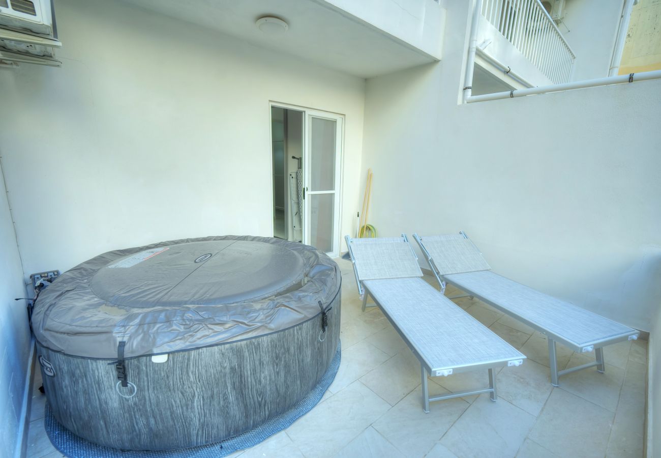 Apartment in Gzira - Seafront 2 bedroom with balcony & jacuzzi GOGZR-6