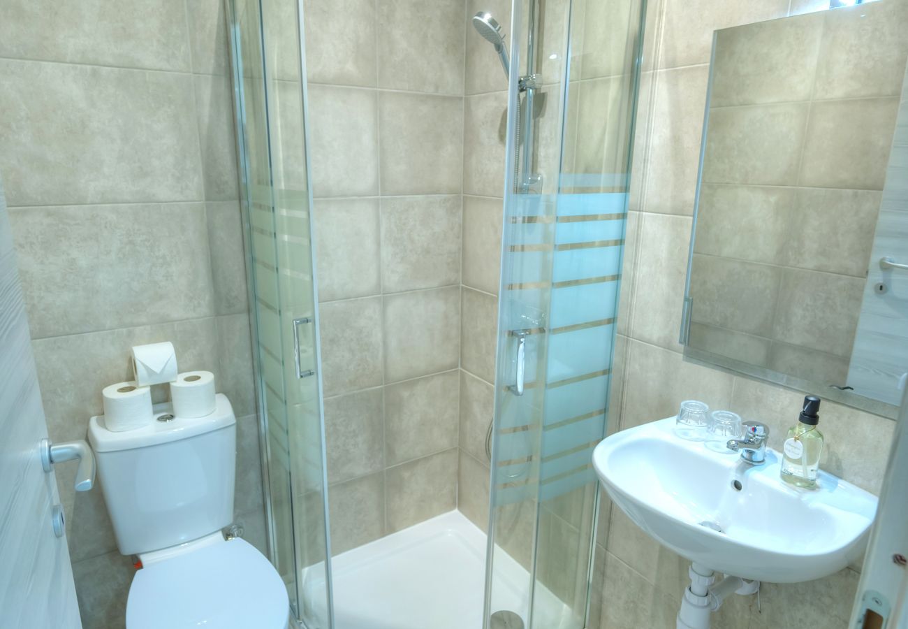 Apartment in Gzira - Seafront 2 bedroom with balcony & jacuzzi GOGZR-6