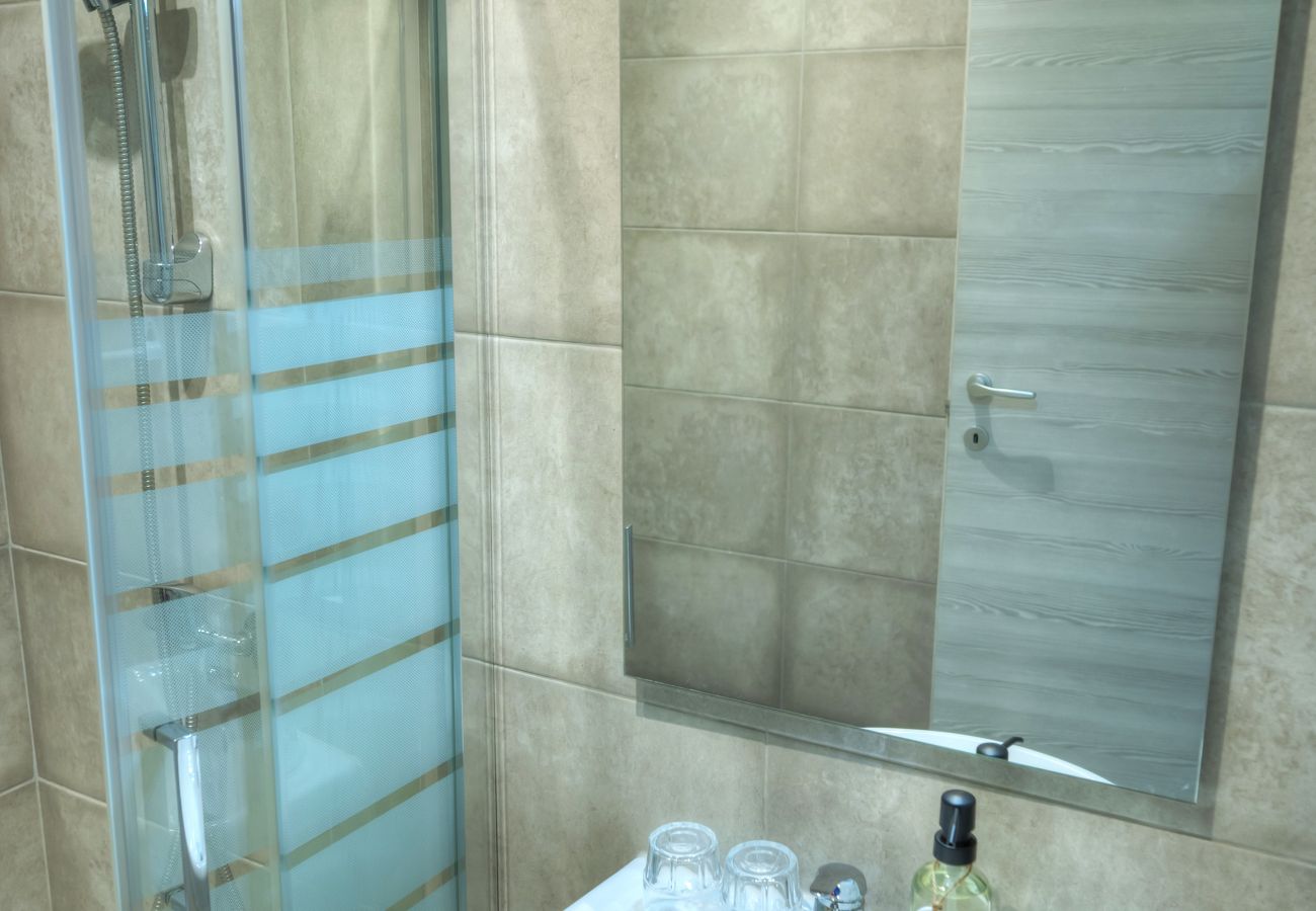 Apartment in Gzira - Seafront 2 bedroom with balcony & jacuzzi GOGZR-6