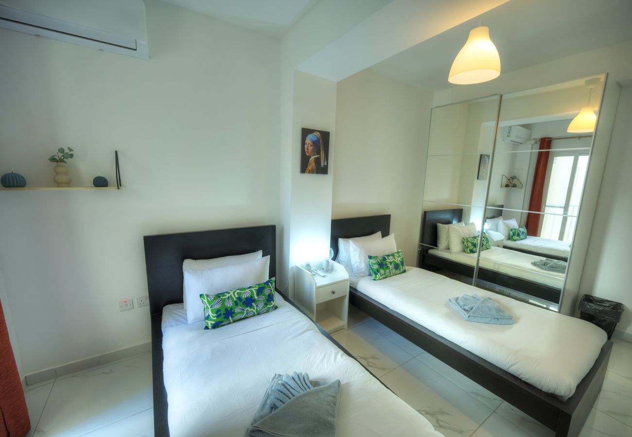 Apartment in Gzira - Seafront 2 bedroom with balcony & jacuzzi GOGZR-6