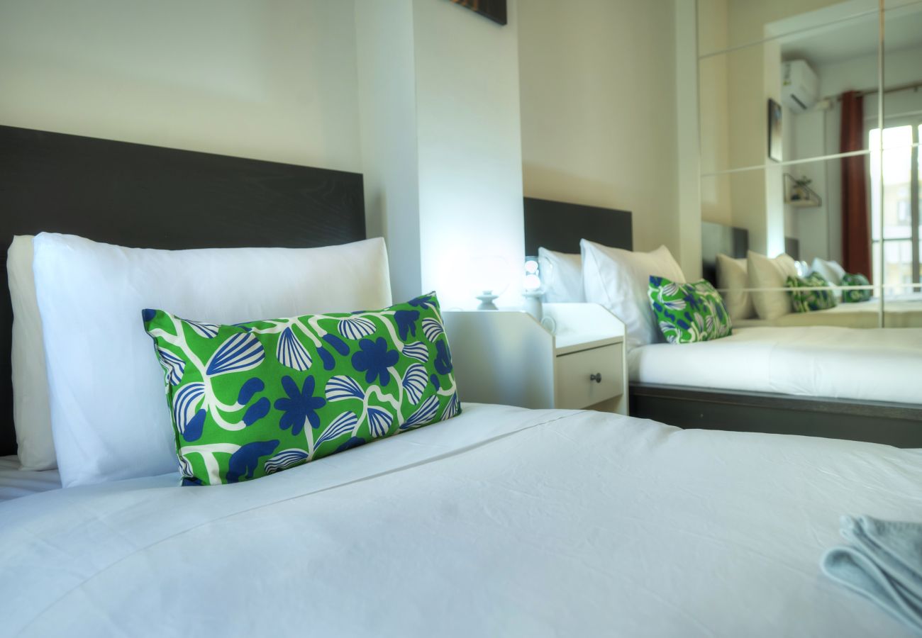 Apartment in Gzira - Seafront 2 bedroom with balcony & jacuzzi GOGZR-6
