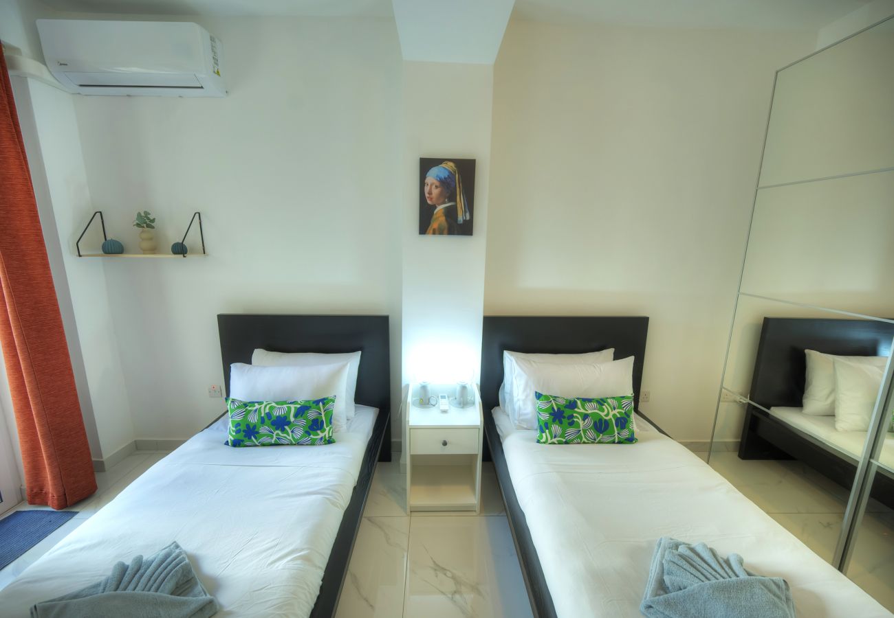 Apartment in Gzira - Seafront 2 bedroom with balcony & jacuzzi GOGZR-6
