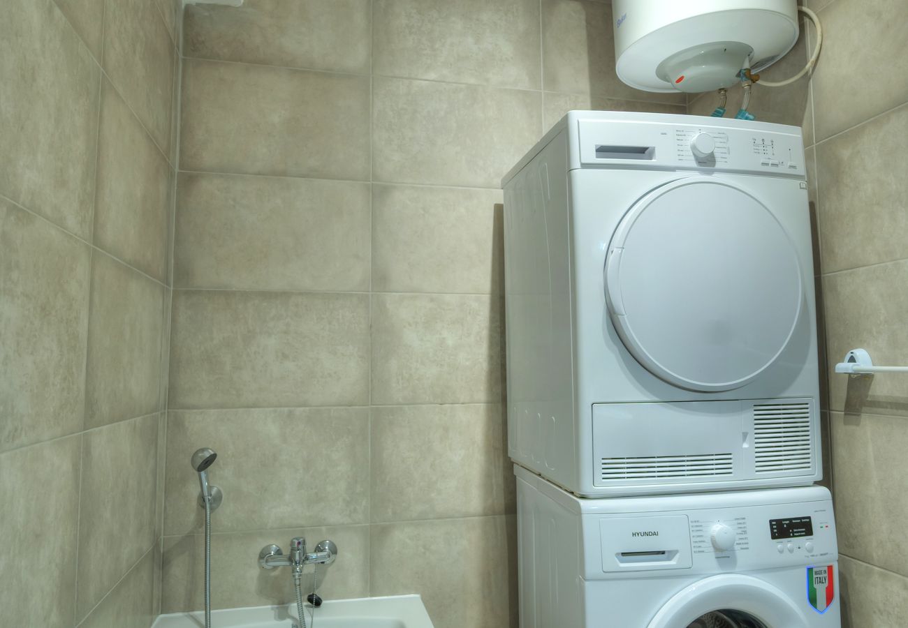 Apartment in Gzira - Seafront 2 bedroom with balcony & jacuzzi GOGZR-6