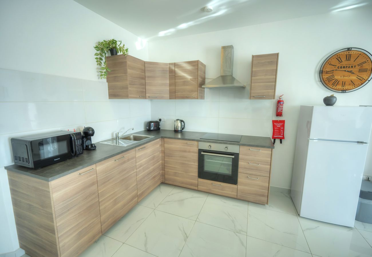 Apartment in Gzira - Seafront 2 bedroom with balcony & jacuzzi GOGZR-6
