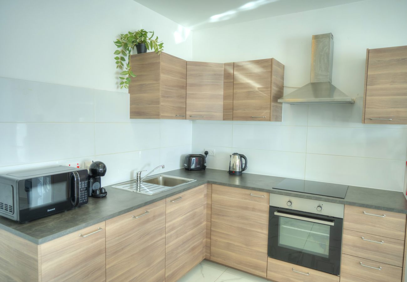 Apartment in Gzira - Seafront 2 bedroom with balcony & jacuzzi GOGZR-6