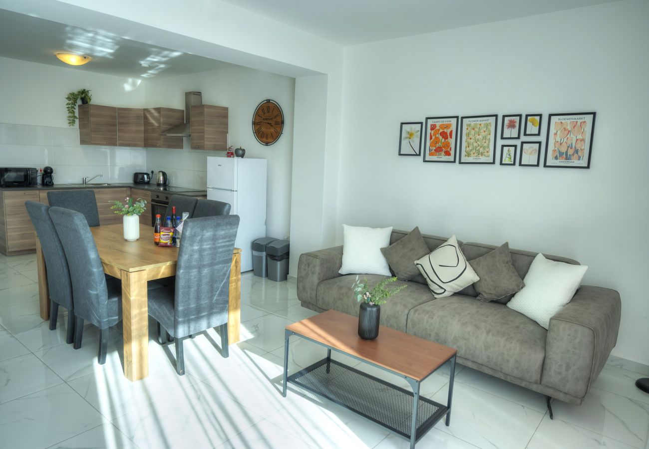 Apartment in Gzira - Seafront 2 bedroom with balcony & jacuzzi GOGZR-6