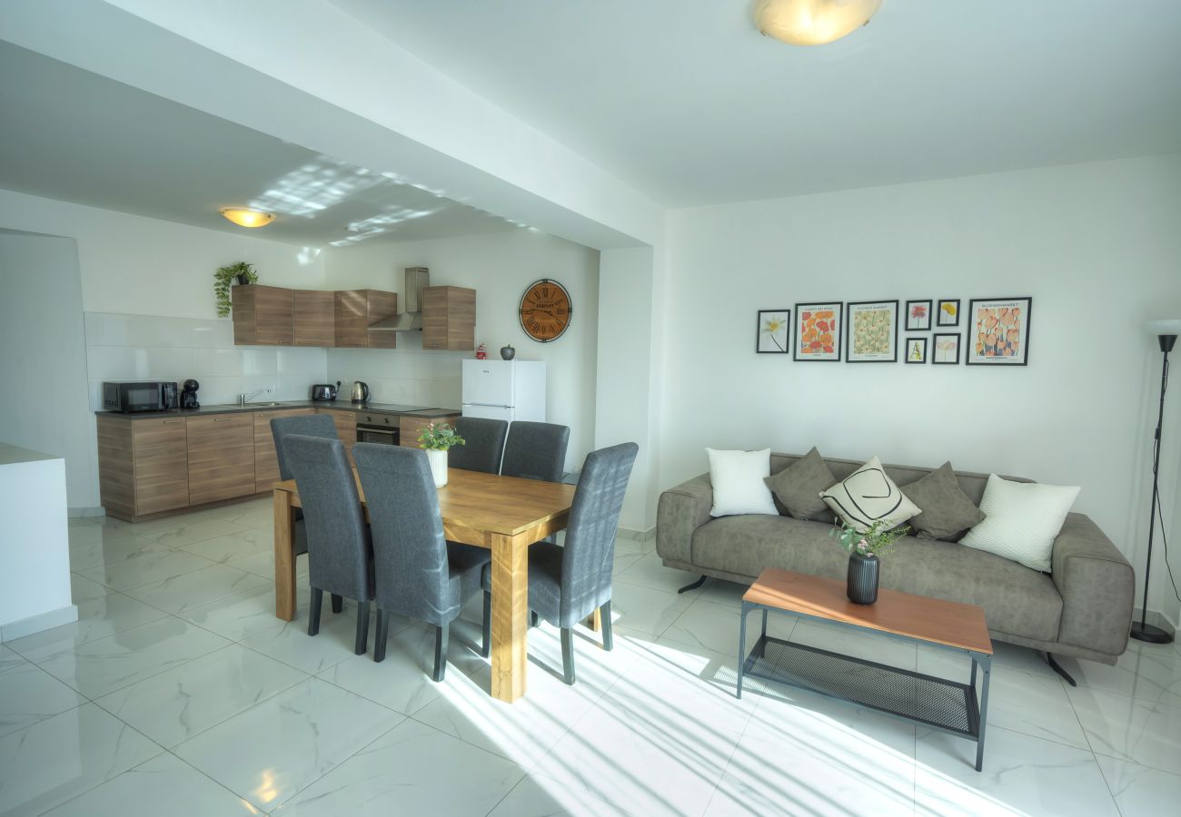Apartment in Gzira - Seafront 2 bedroom with balcony & jacuzzi GOGZR-6