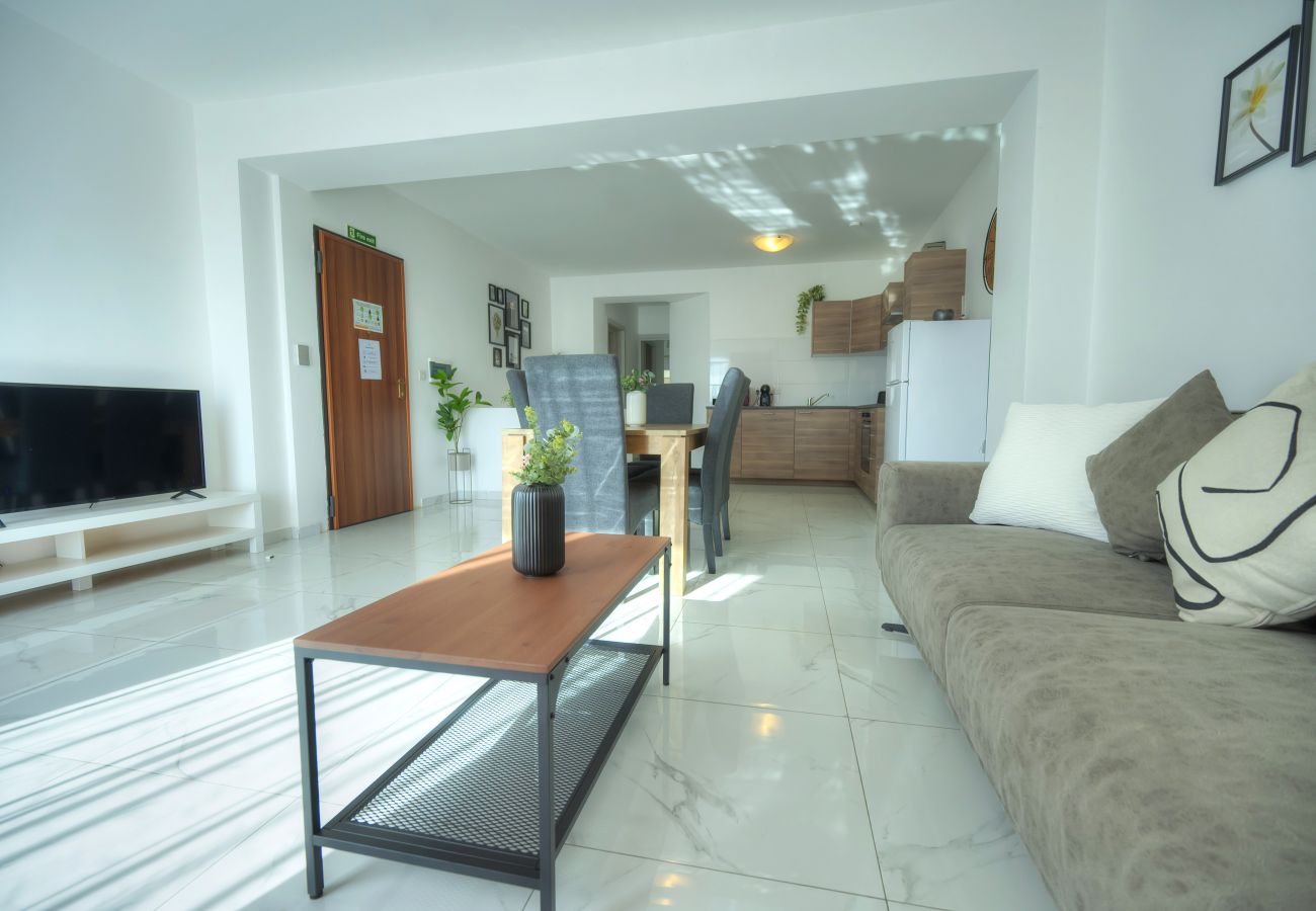 Apartment in Gzira - Seafront 2 bedroom with balcony & jacuzzi GOGZR-6