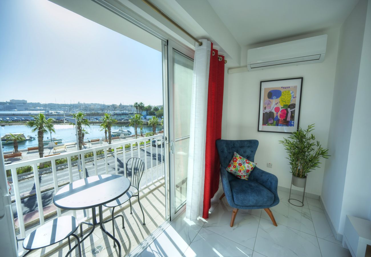 Apartment in Gzira - Seafront 2 bedroom with balcony & jacuzzi GOGZR-6