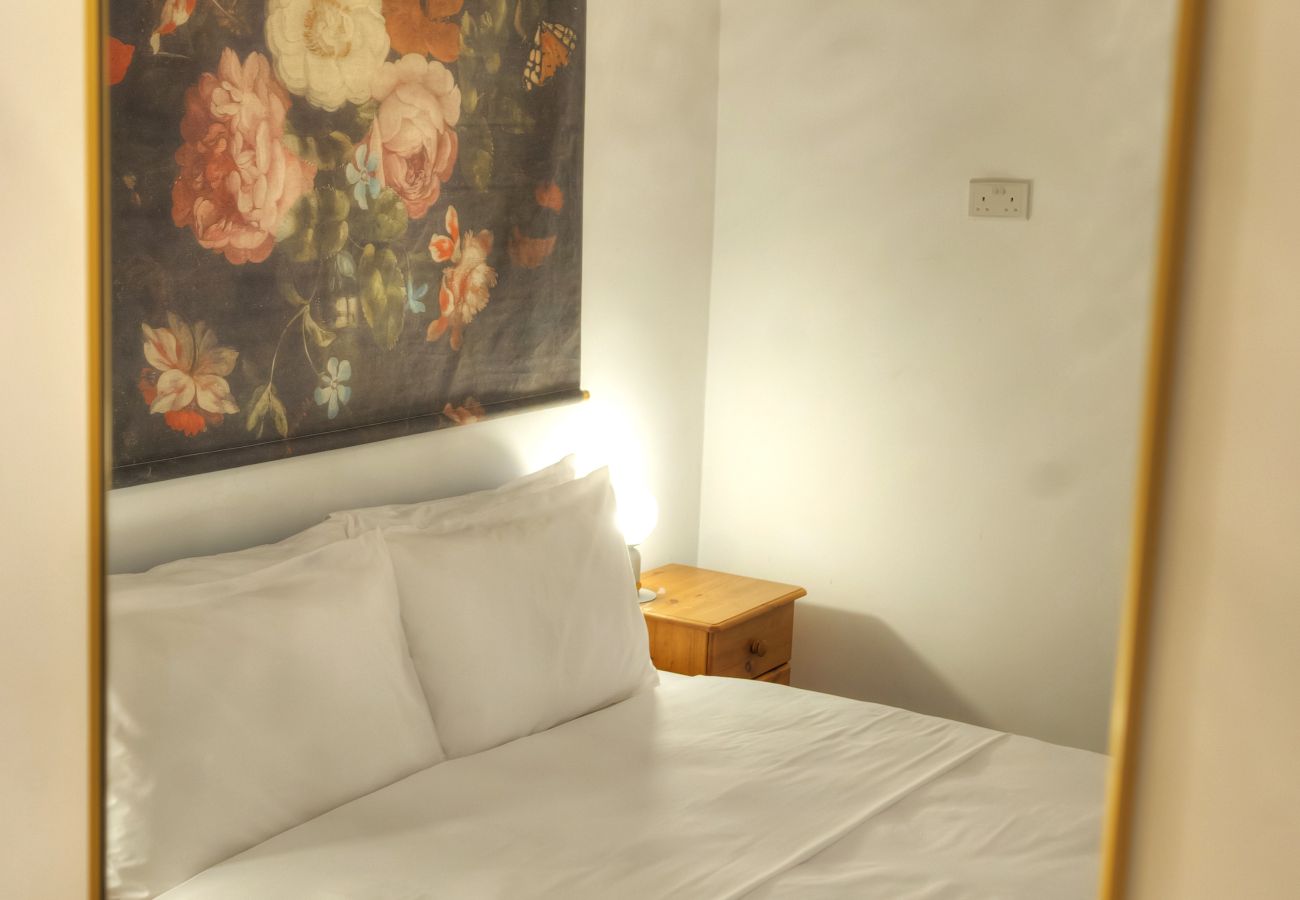 Terraced House in Valletta - Magestic palazzo, jacuzzi on roof terrace GOVAL-3