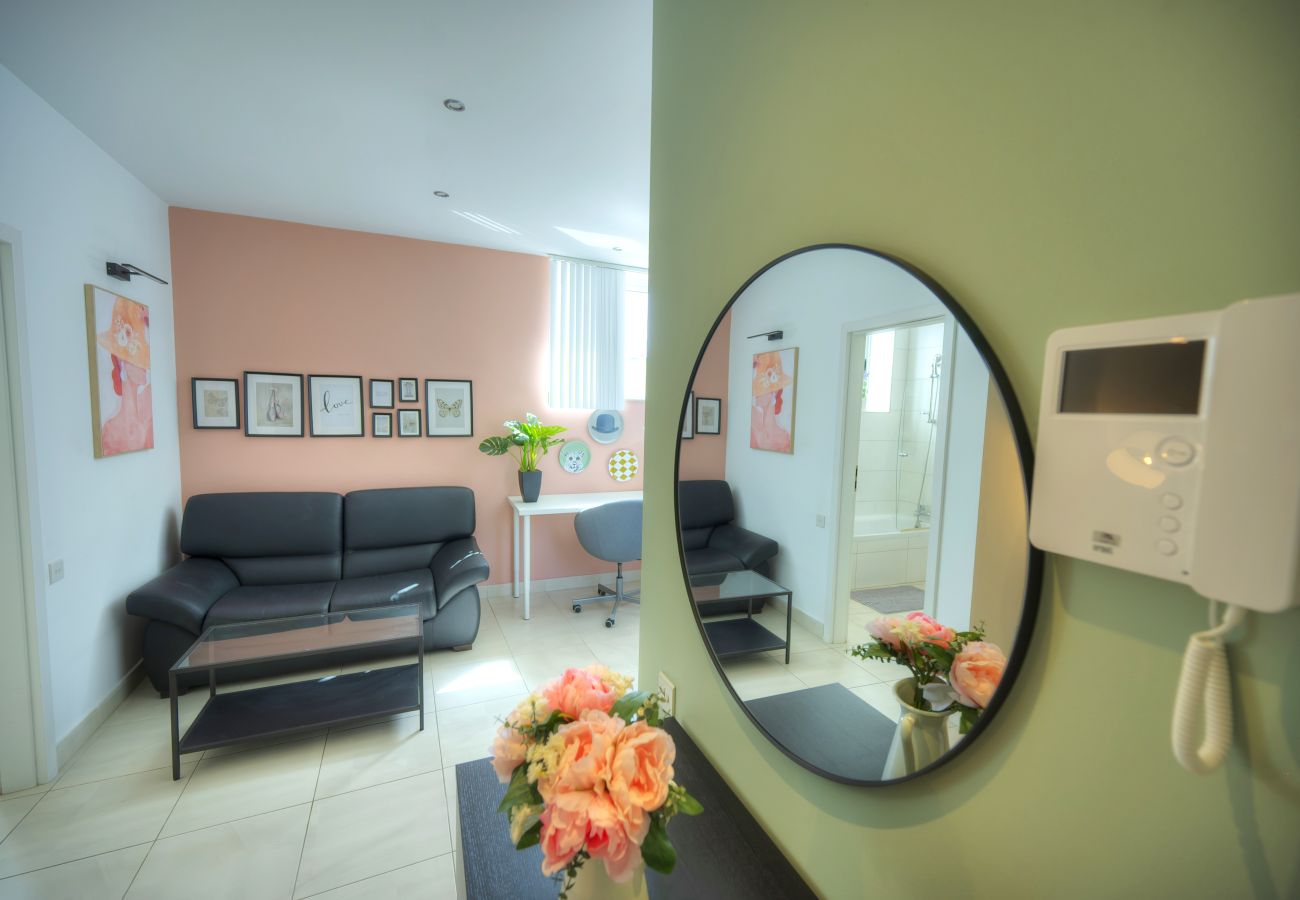 Terraced House in Valletta - Magestic palazzo, jacuzzi on roof terrace GOVAL-3