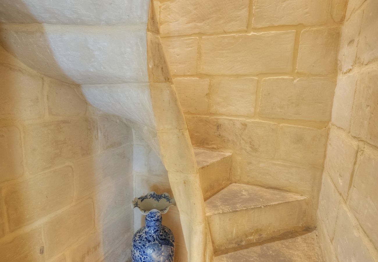 Terraced House in Valletta - Magestic palazzo, jacuzzi on roof terrace GOVAL-3