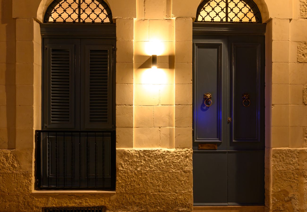 House in Birgu - Sumptuous townhouse with roof terrace AGAL1-1