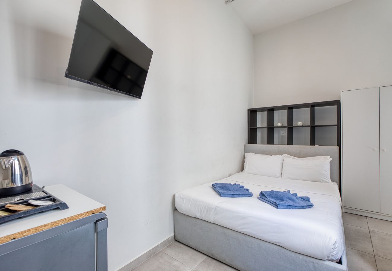 Studio in Cospicua - Charming double studio, shared sun terrace GOBLU-1 