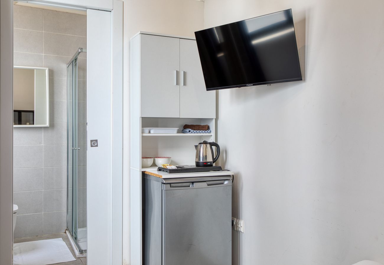 Studio in Cospicua - Charming double studio, shared sun terrace GOBLU-1 