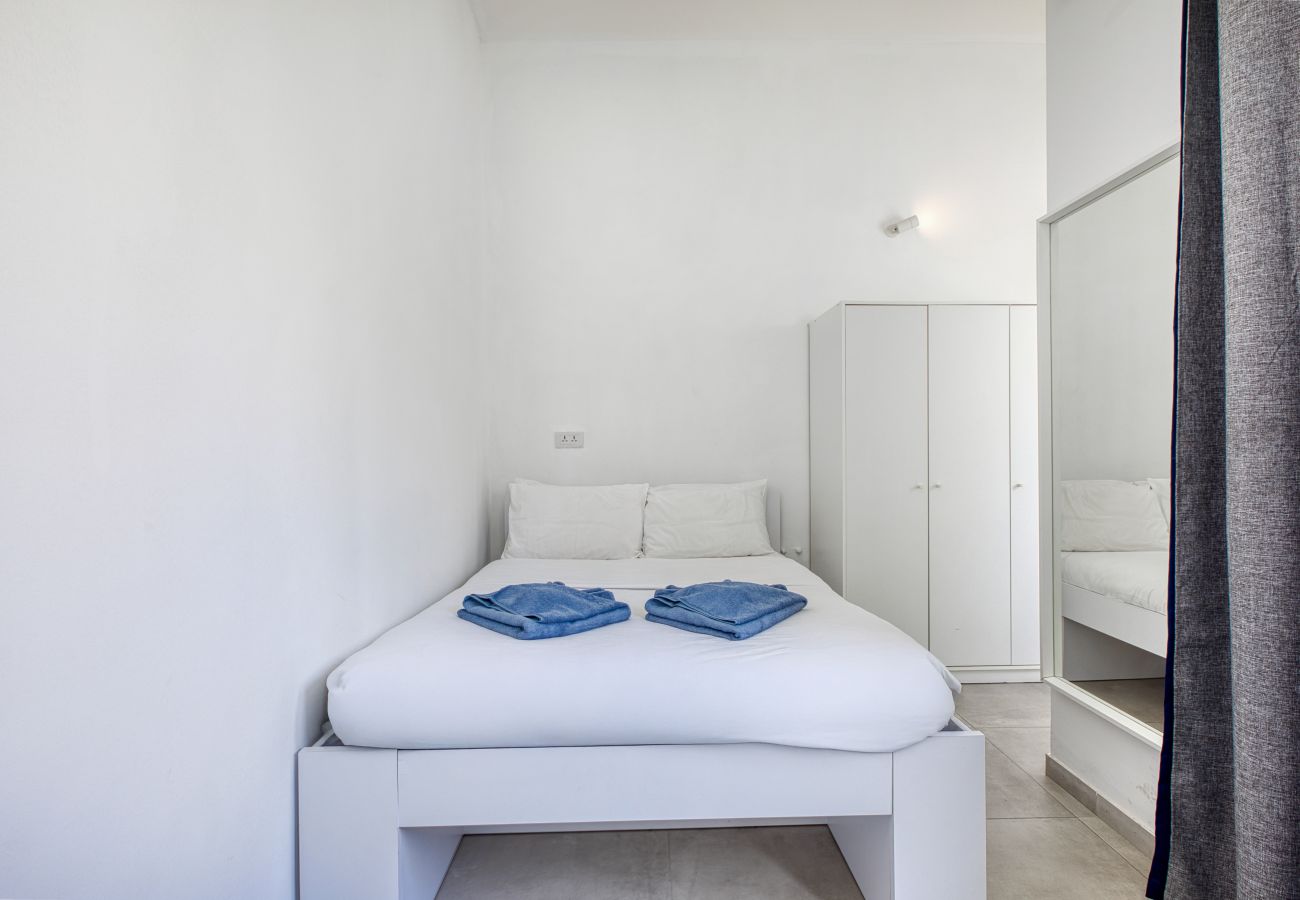 Studio in Cospicua - Cosy double studio, shared roof terrace GOBLU-4