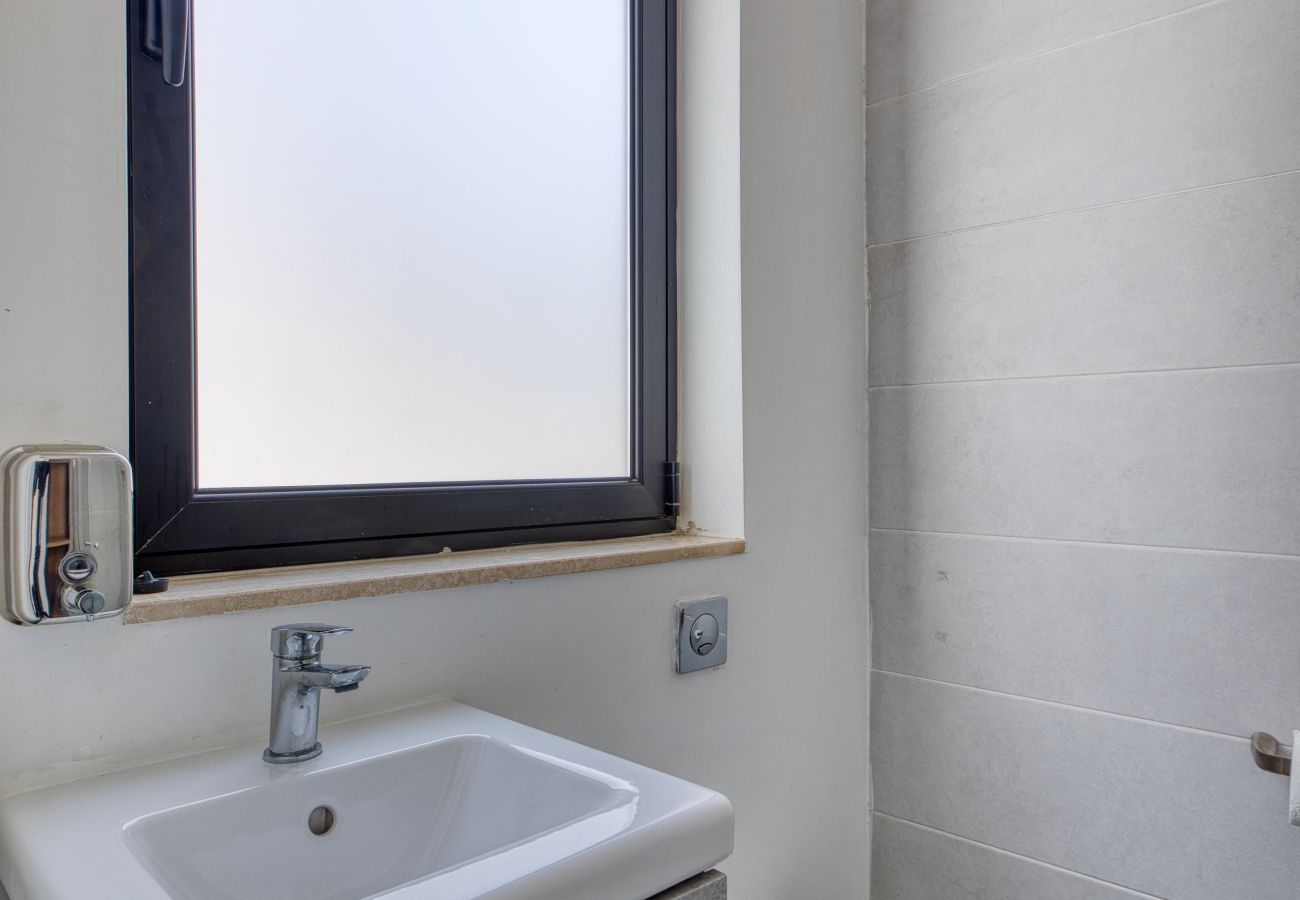 Studio in Cospicua - Cosy double studio, shared roof terrace GOBLU-4