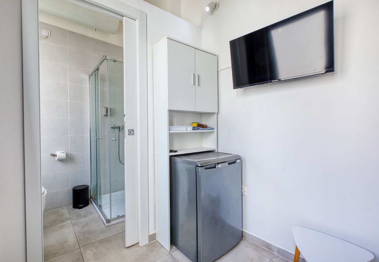Studio in Cospicua - Cosy double studio, shared roof terrace GOBLU-4