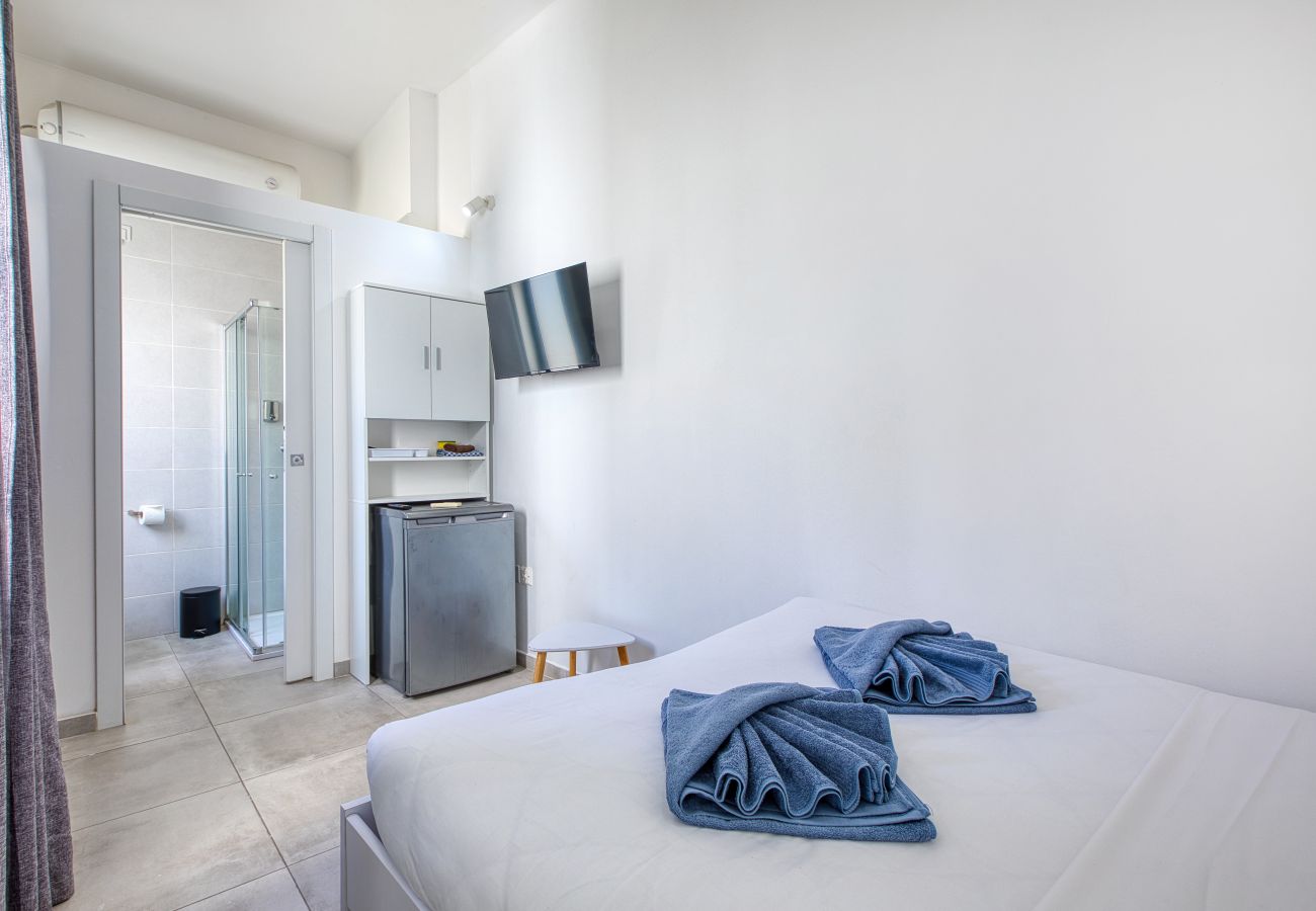 Studio in Cospicua - Cosy double studio, shared roof terrace GOBLU-4