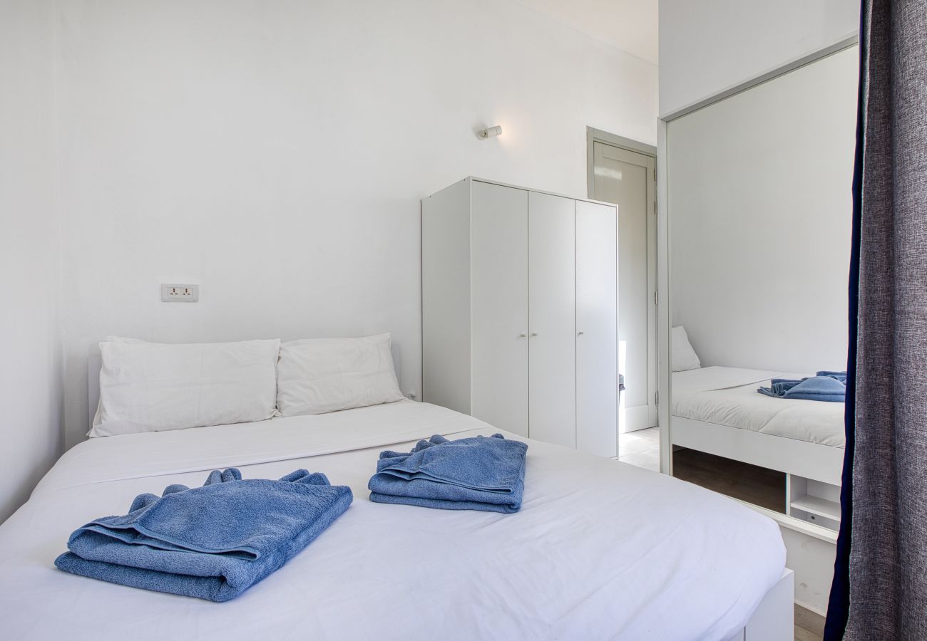 Studio in Cospicua - Cosy double studio, shared roof terrace GOBLU-4