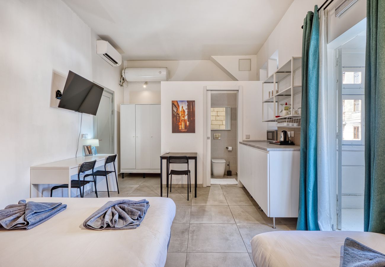Studio in Cospicua - Bright studio, kitchenette, roof terrace GOBLU-3