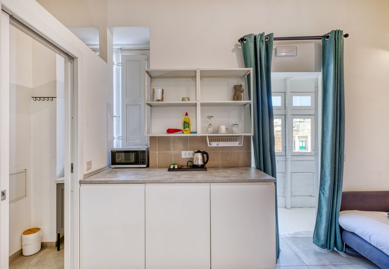 Studio in Cospicua - Bright studio, kitchenette, roof terrace GOBLU-3