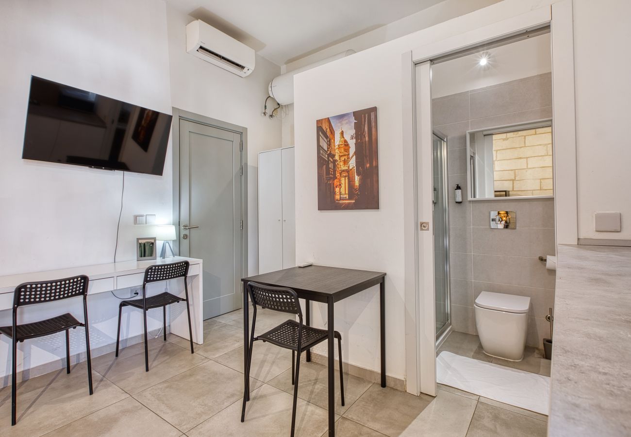 Studio in Cospicua - Bright studio, kitchenette, roof terrace GOBLU-3