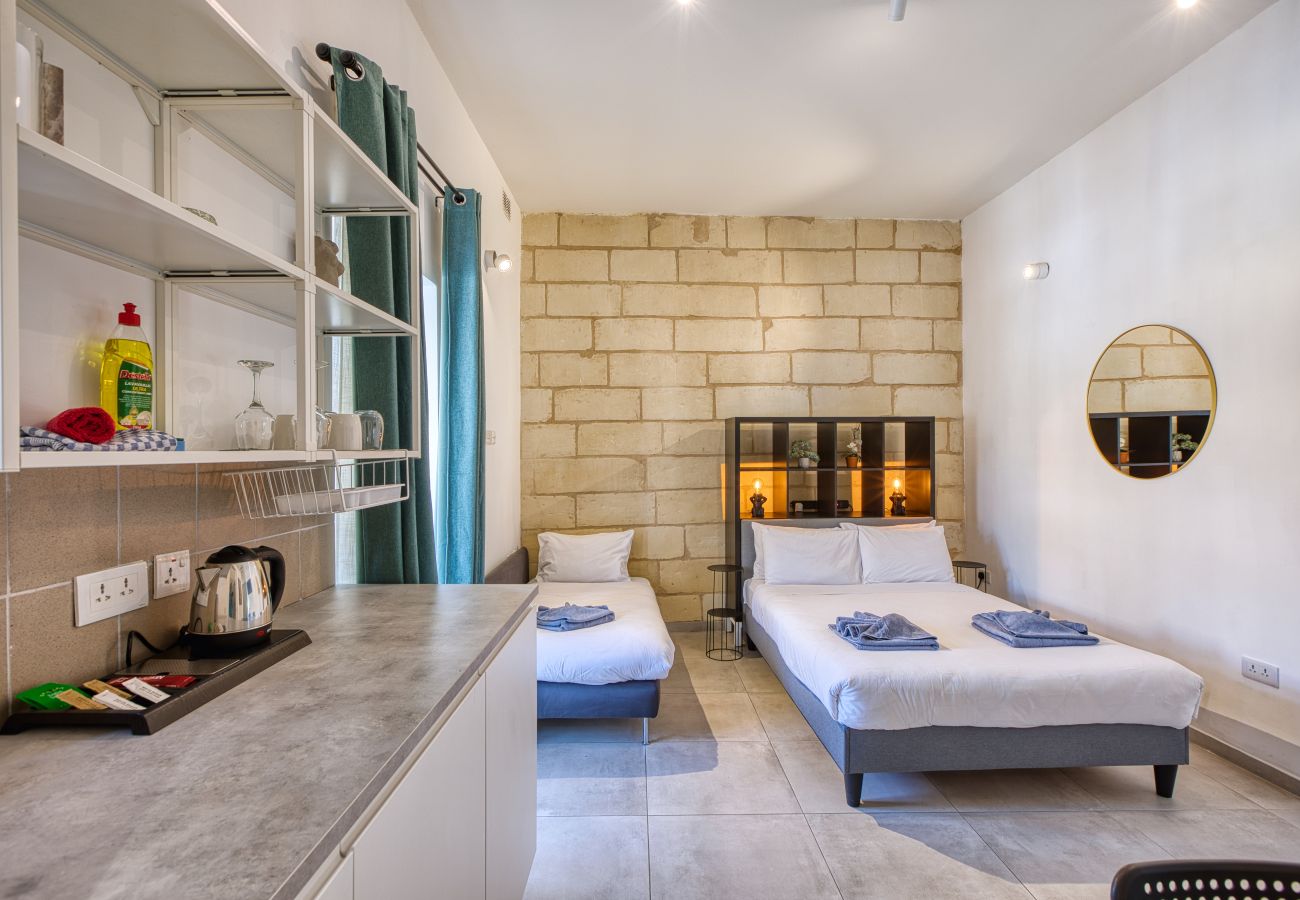 Studio in Cospicua - Bright studio, kitchenette, roof terrace GOBLU-3
