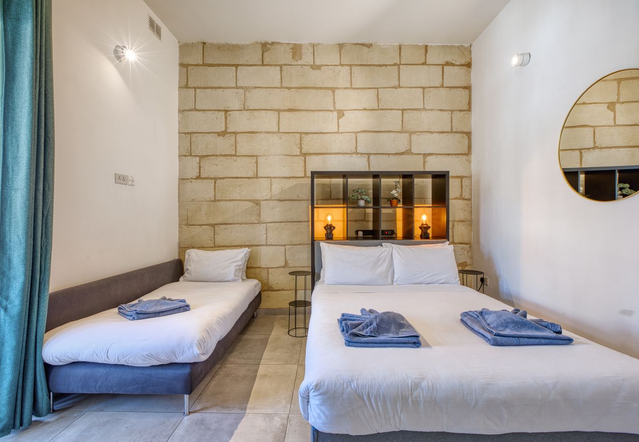 Studio in Cospicua - Bright studio, kitchenette, roof terrace GOBLU-3