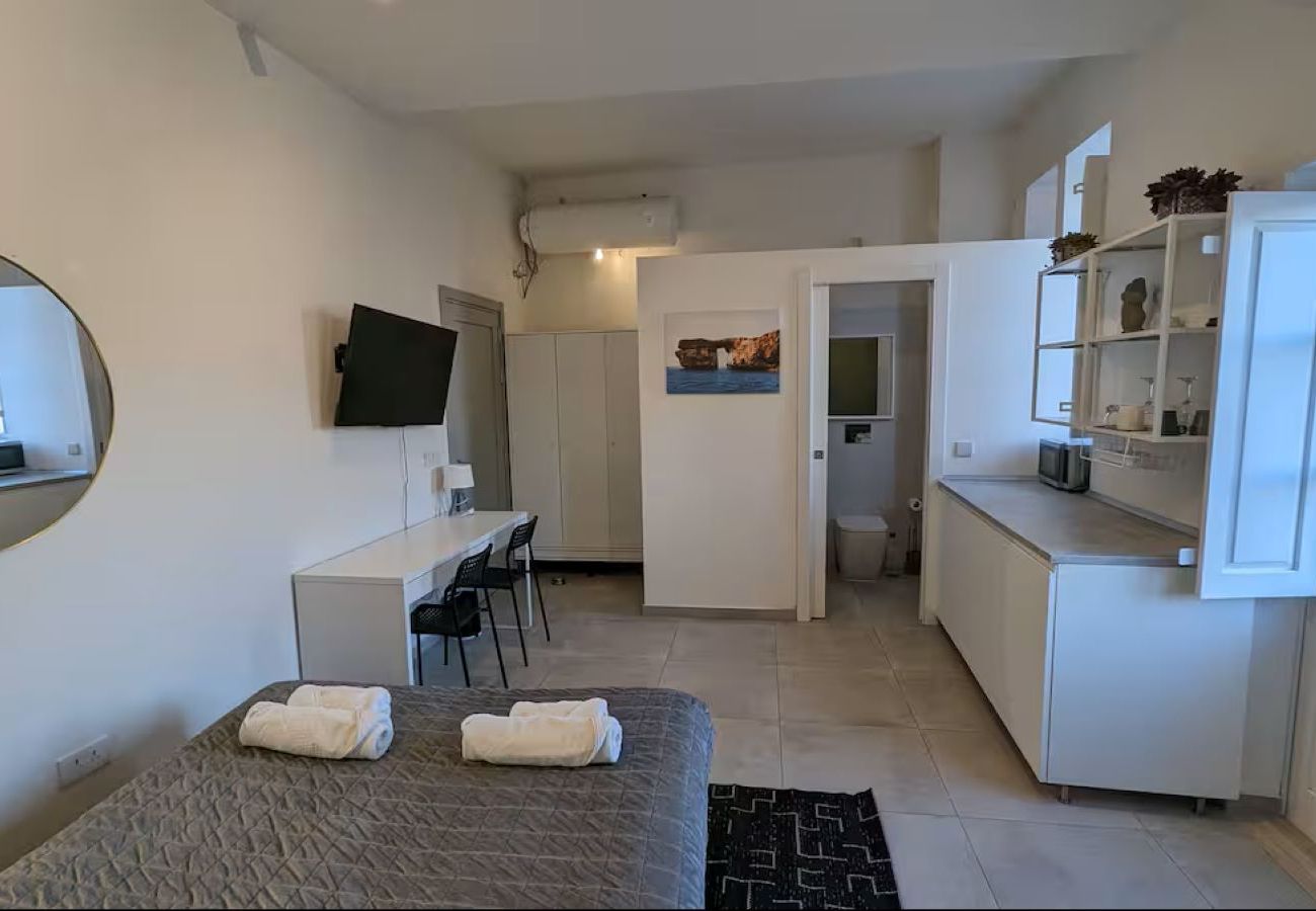 Studio in Cospicua - Charming studio with kitchenette & balcony GOBLU-6
