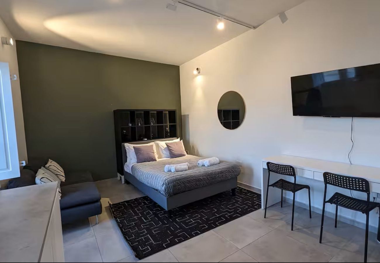 Studio in Cospicua - Charming studio with kitchenette & balcony GOBLU-6