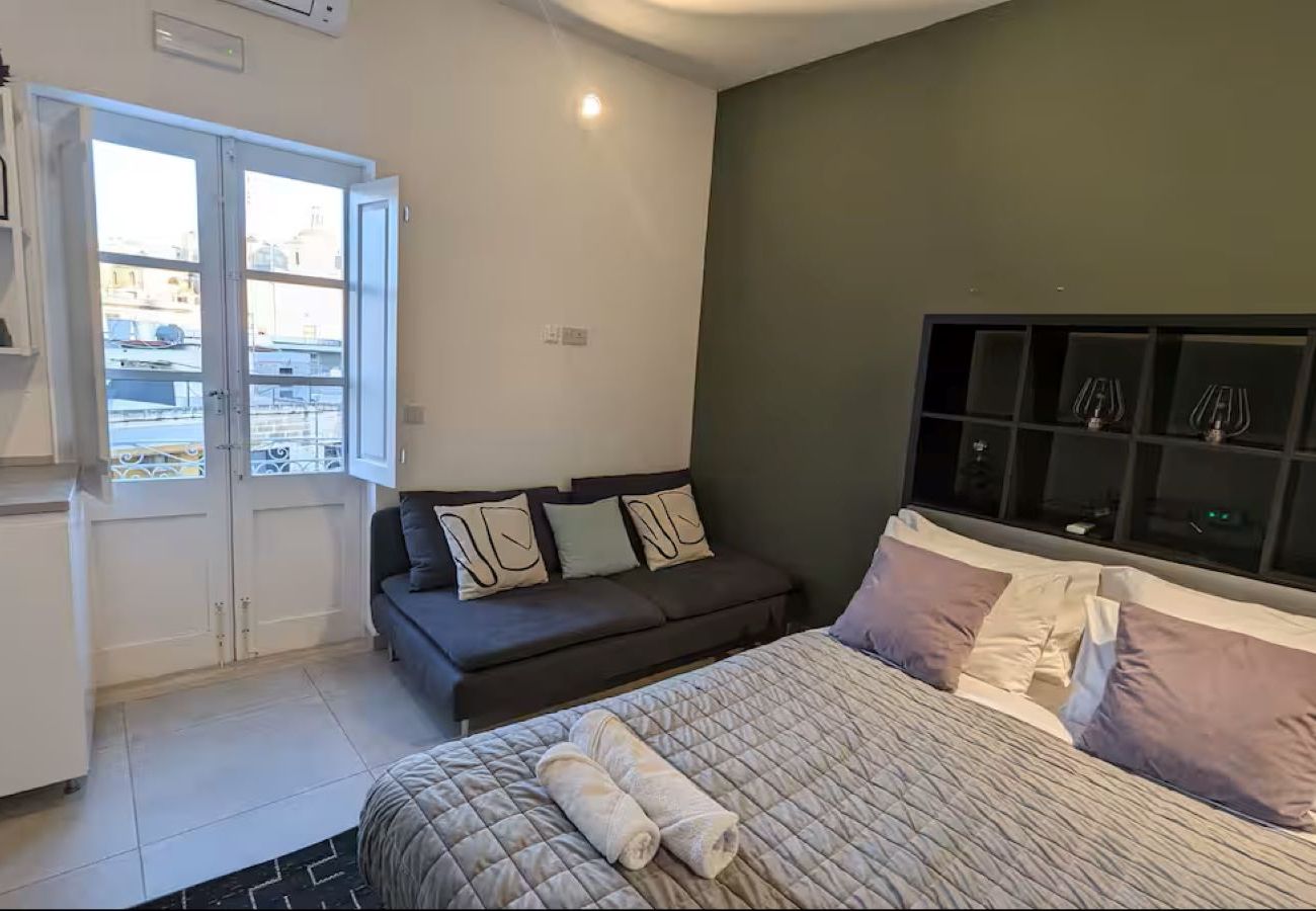 Studio in Cospicua - Charming studio with kitchenette & balcony GOBLU-6