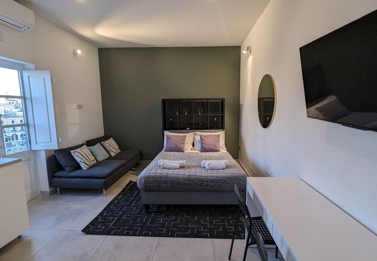 Studio in Cospicua - Charming studio with kitchenette & balcony GOBLU-6