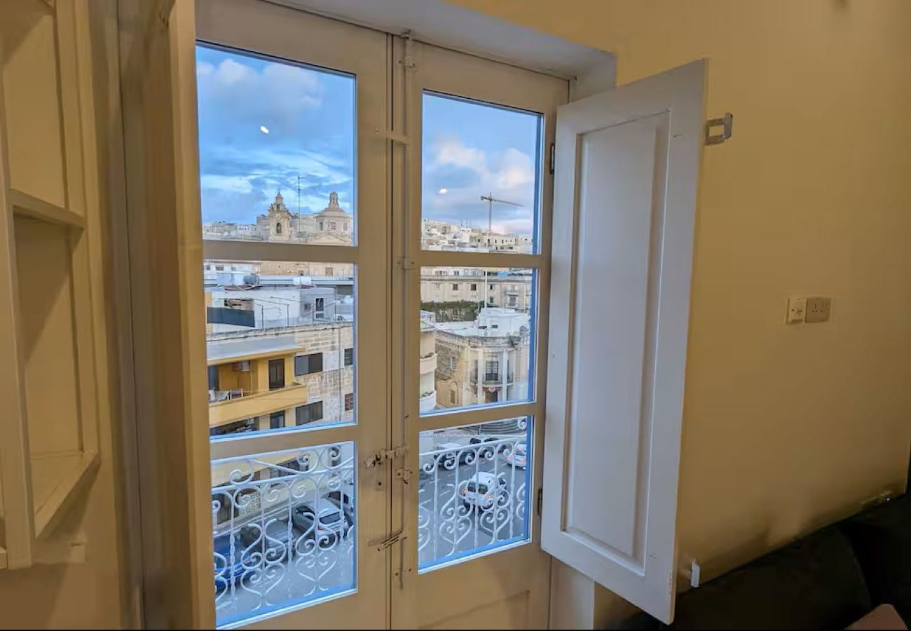 Studio in Cospicua - Charming studio with kitchenette & balcony GOBLU-6
