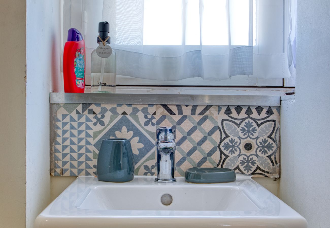 Studio in Cospicua - Charming studio with kitchenette & balcony GOBLU-6