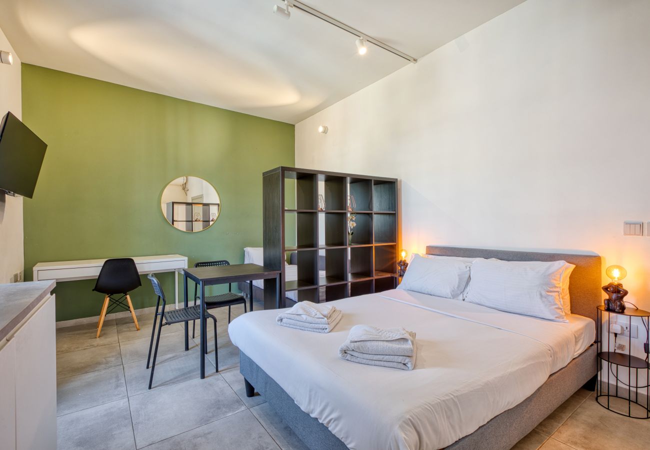 Studio in Cospicua - Charming studio with kitchenette & balcony GOBLU-6