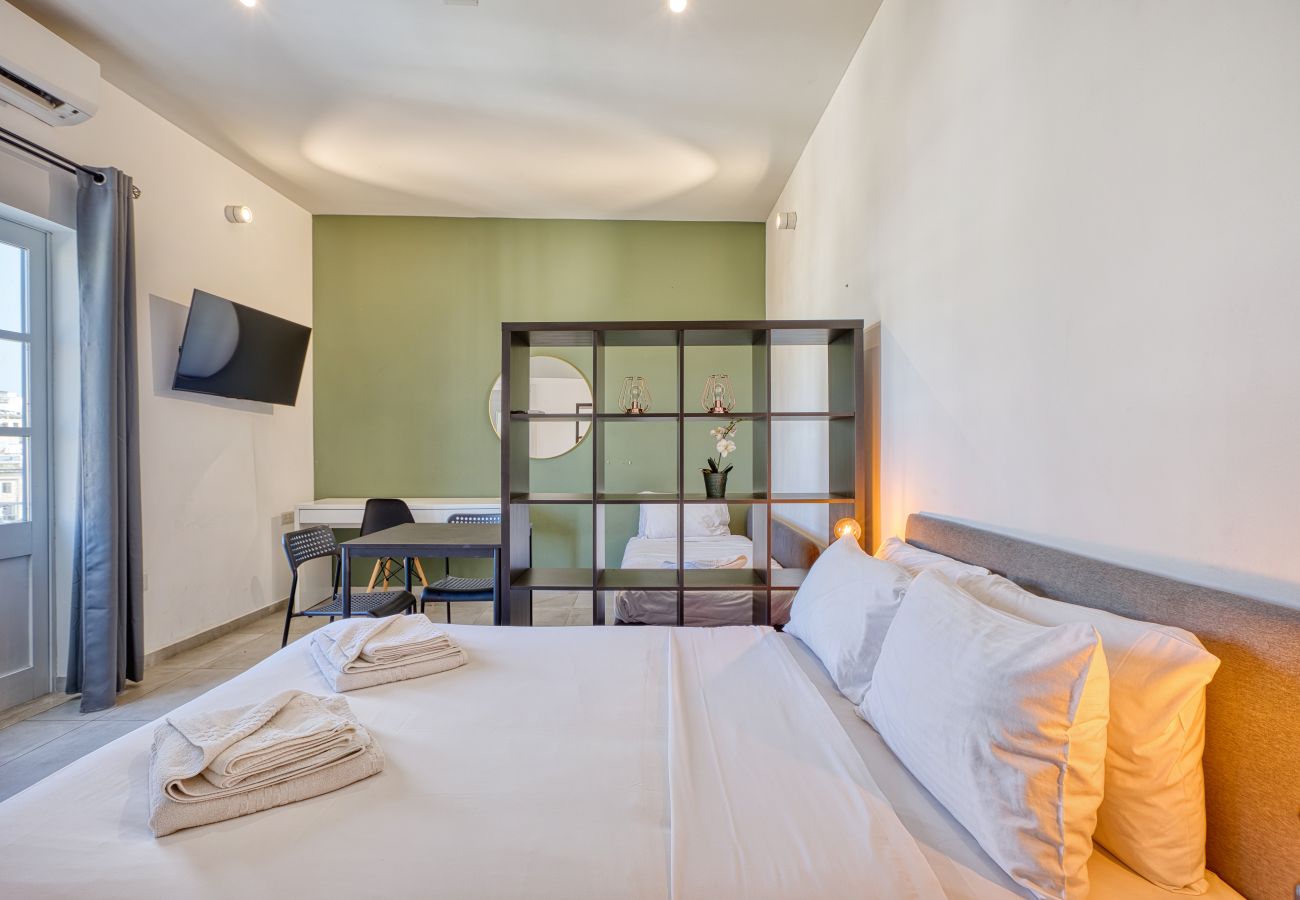 Studio in Cospicua - Charming studio with kitchenette & balcony GOBLU-6