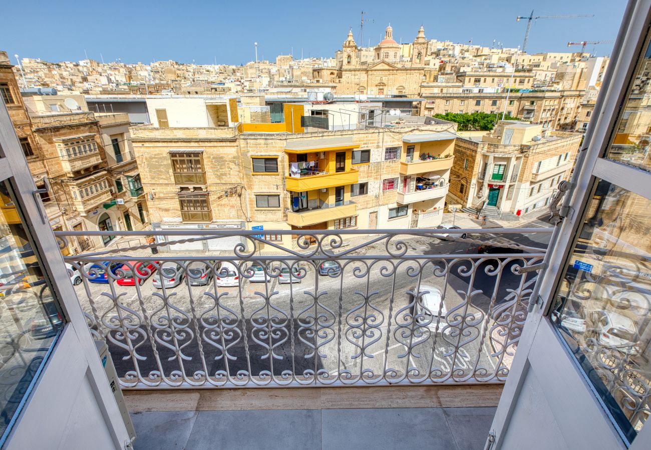 Studio in Cospicua - Charming studio with kitchenette & balcony GOBLU-6