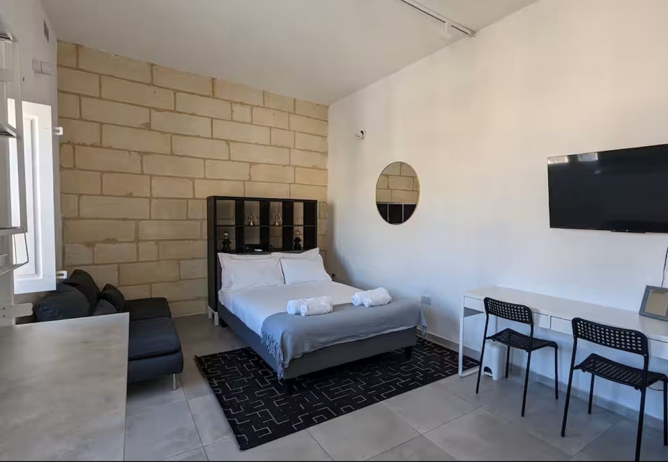 Studio in Cospicua - Stylish studio, balcony, roof terrace GOBLU-5