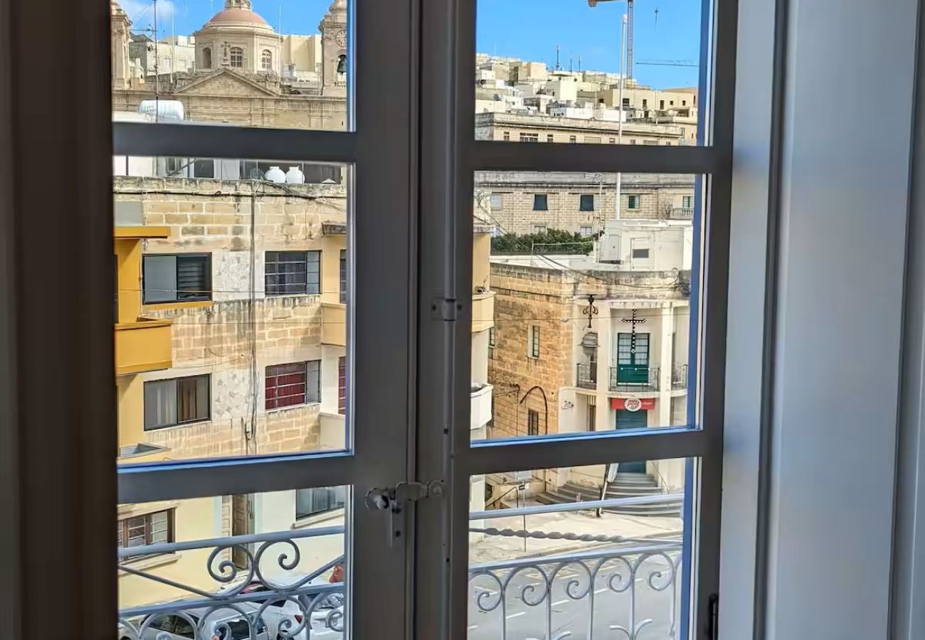 Studio in Cospicua - Stylish studio, balcony, roof terrace GOBLU-5