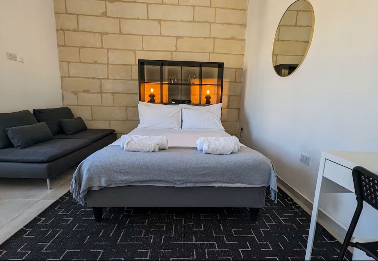 Studio in Cospicua - Stylish studio, balcony, roof terrace GOBLU-5