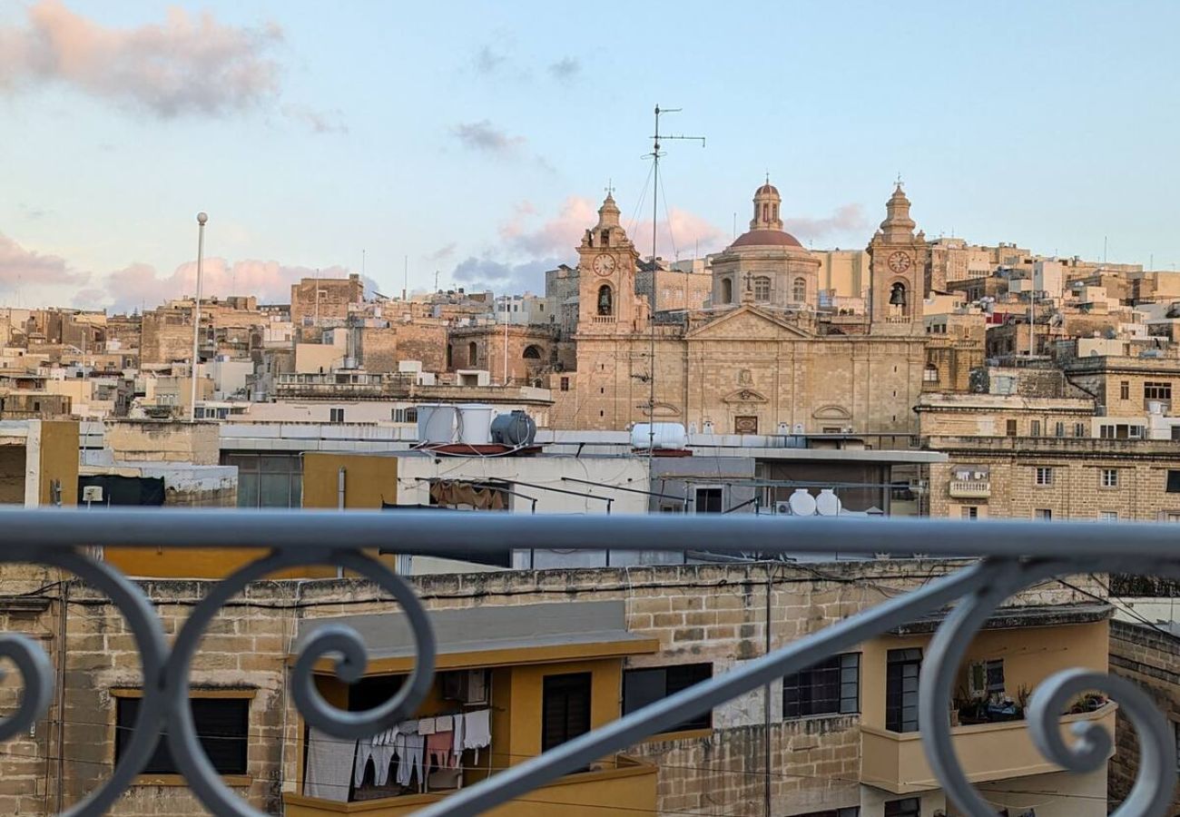 Studio in Cospicua - Stylish studio, balcony, roof terrace GOBLU-5