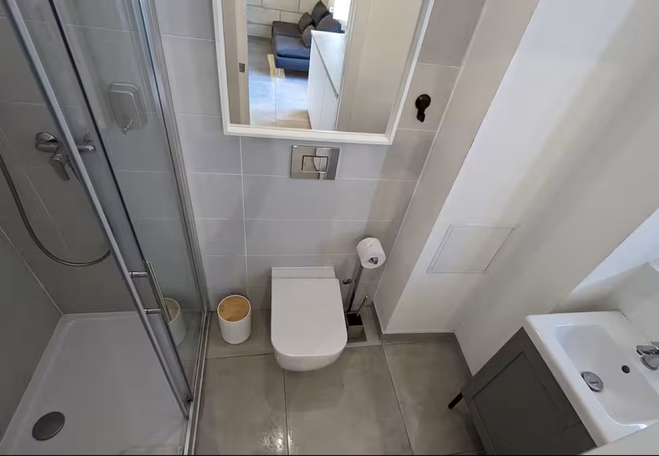 Studio in Cospicua - Stylish studio, balcony, roof terrace GOBLU-5