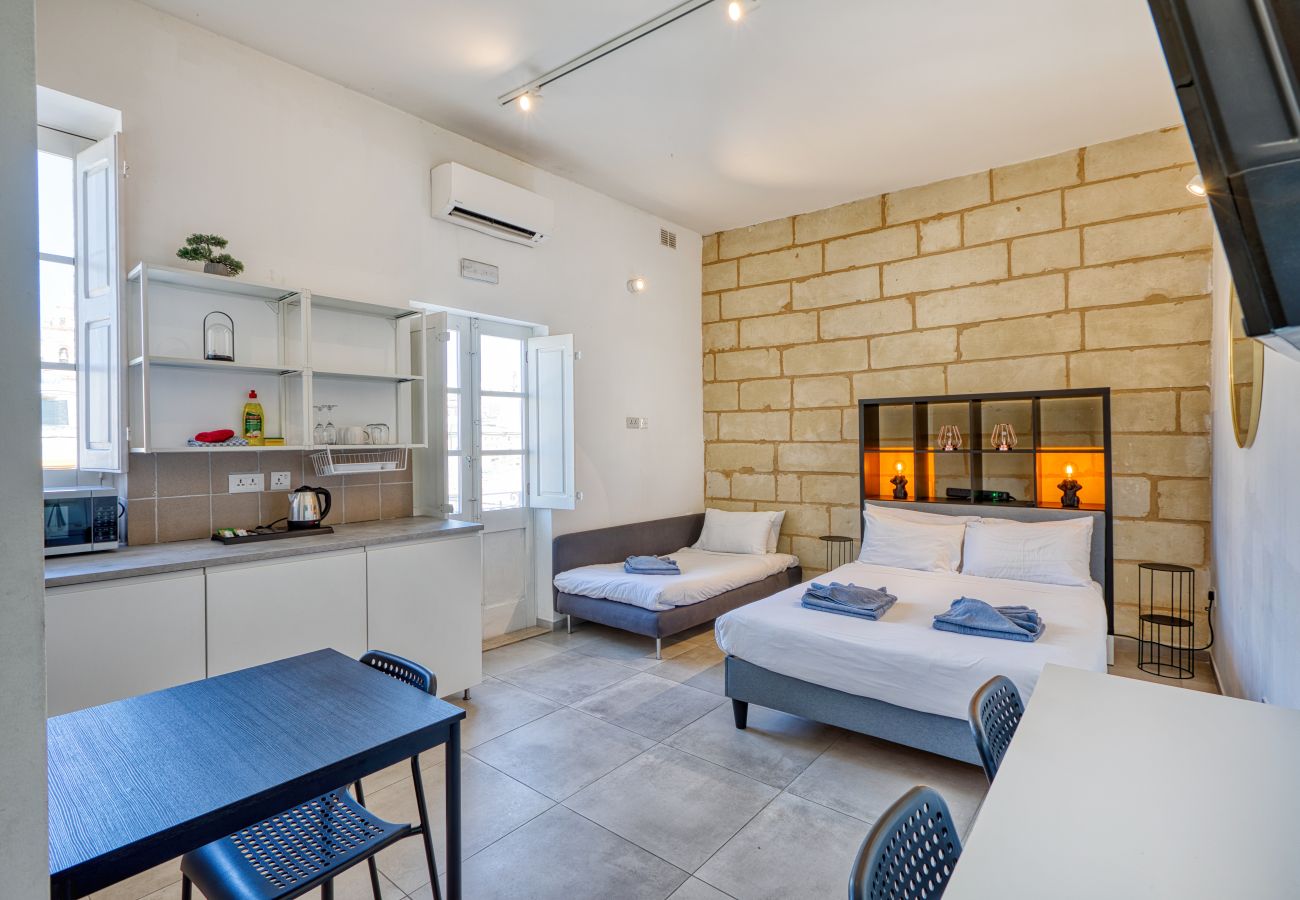 Studio in Cospicua - Stylish studio, balcony, roof terrace GOBLU-5