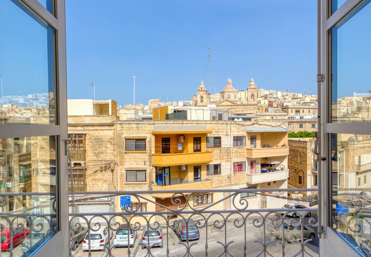 Studio in Cospicua - Stylish studio, balcony, roof terrace GOBLU-5