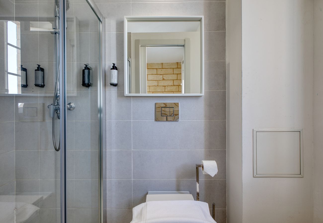 Studio in Cospicua - Stylish studio, balcony, roof terrace GOBLU-5