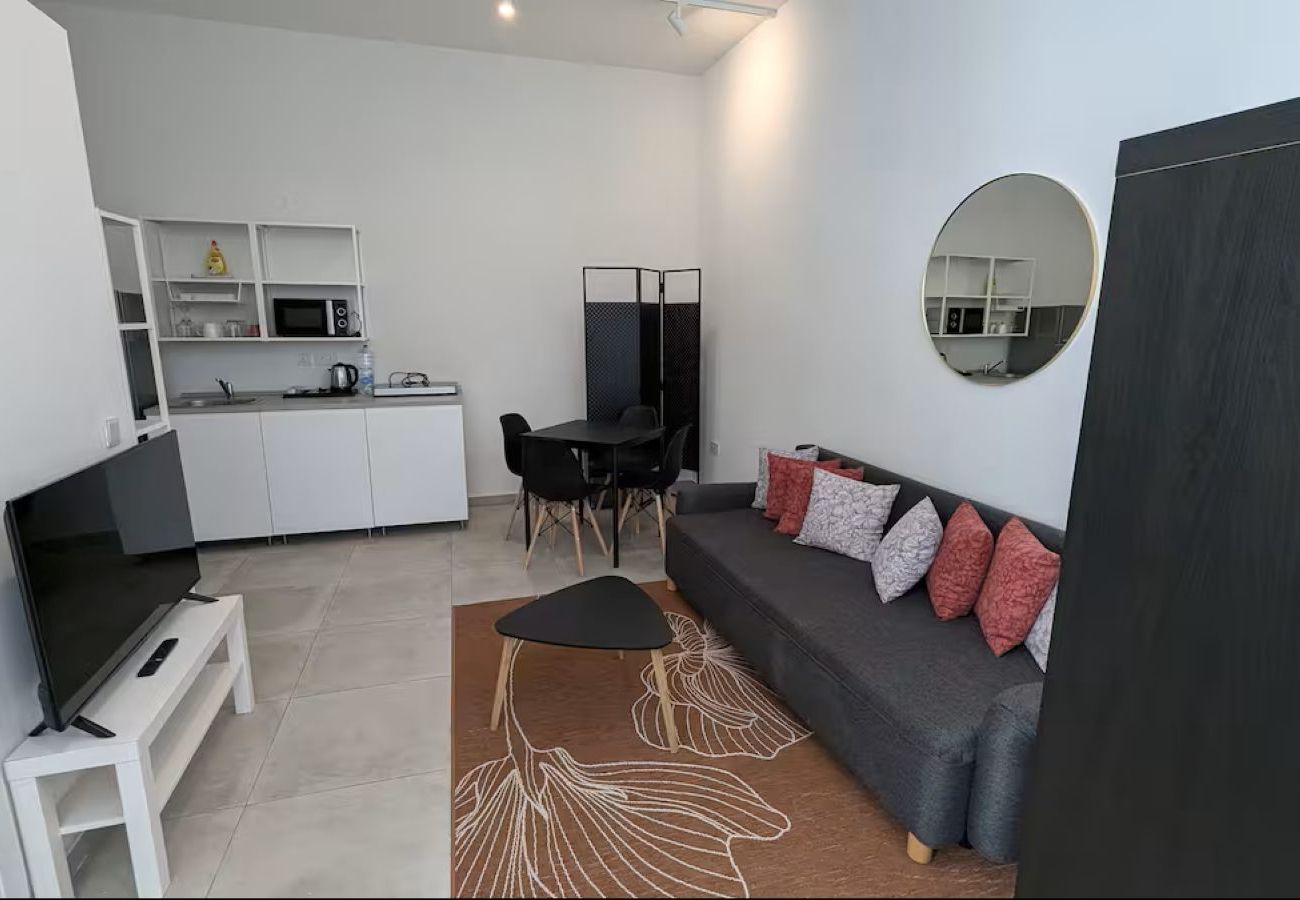 Studio in Cospicua - Spacious, modern studio with kitchenette GOBLU-2