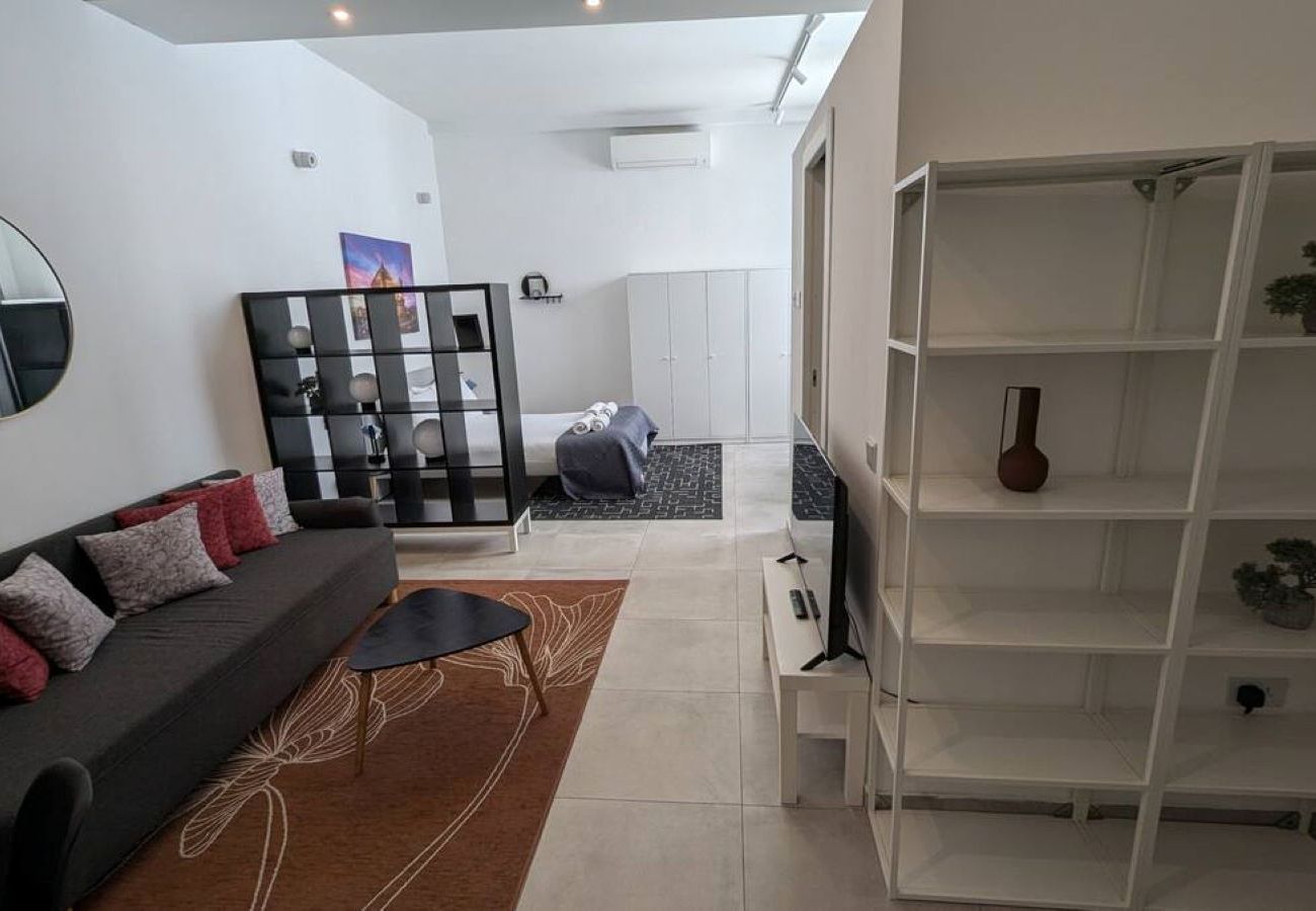 Studio in Cospicua - Spacious, modern studio with kitchenette GOBLU-2