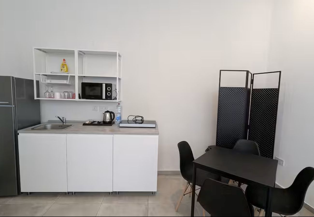Studio in Cospicua - Spacious, modern studio with kitchenette GOBLU-2